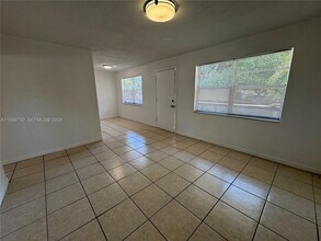 4732 SW 33rd Ave in Fort Lauderdale, FL - Building Photo - Building Photo