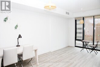 28 Wellesley St E in Toronto, ON - Building Photo - Building Photo