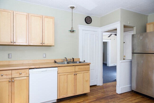 5 Pine Pl, Unit 5 in Burlington, VT - Foto de edificio - Building Photo