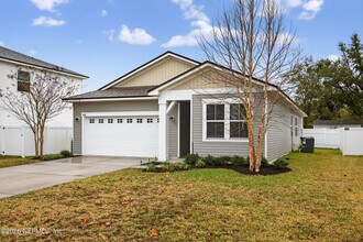 4261 Caribbean Pine Ct in Middleburg, FL - Building Photo - Building Photo