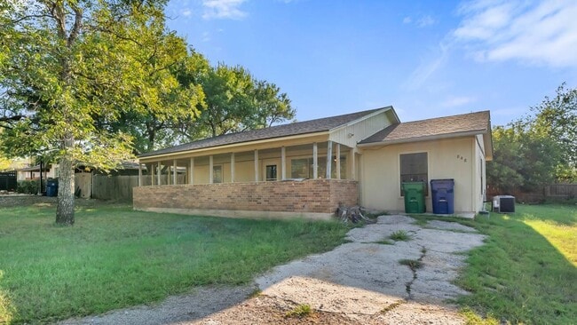 848 Pecan Ln in Cottonwood Shores, TX - Building Photo - Building Photo