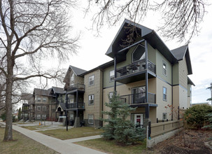 9927 79th Ave NW in Edmonton, AB - Building Photo - Building Photo