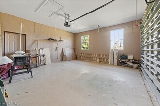 1970 20th Ave NE in Naples, FL - Foto de edificio - Building Photo