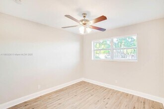 2440 SW 5th Pl in Fort Lauderdale, FL - Building Photo - Building Photo
