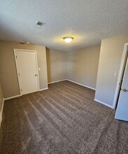 11763 Wood Oak Ave in Richmond, MO - Foto de edificio - Building Photo