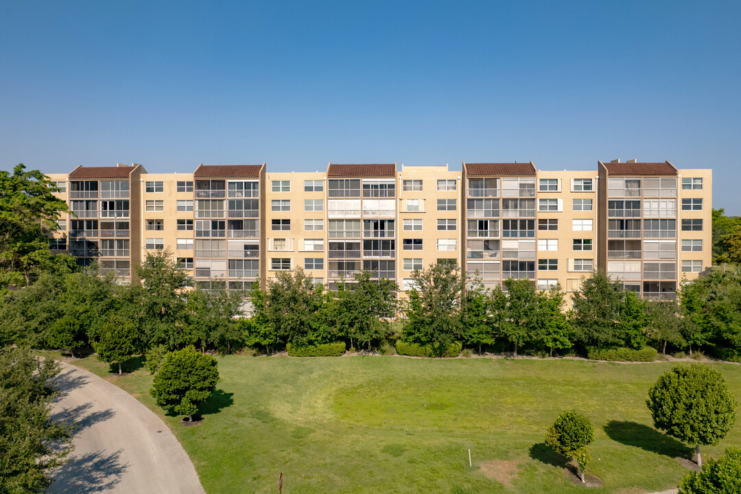 Waters Edge Towers in Deerfield Beach, FL - Building Photo