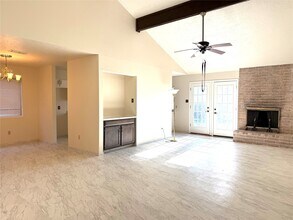 2802 Valley Forest Dr in Missouri City, TX - Building Photo - Building Photo