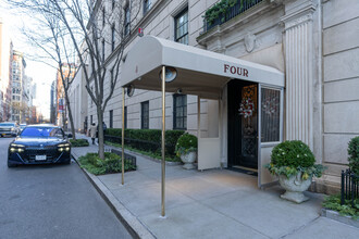 4 E 66th St in New York, NY - Building Photo - Building Photo