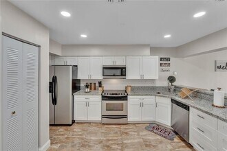 3241 NE 17th Ave in Oakland Park, FL - Building Photo - Building Photo