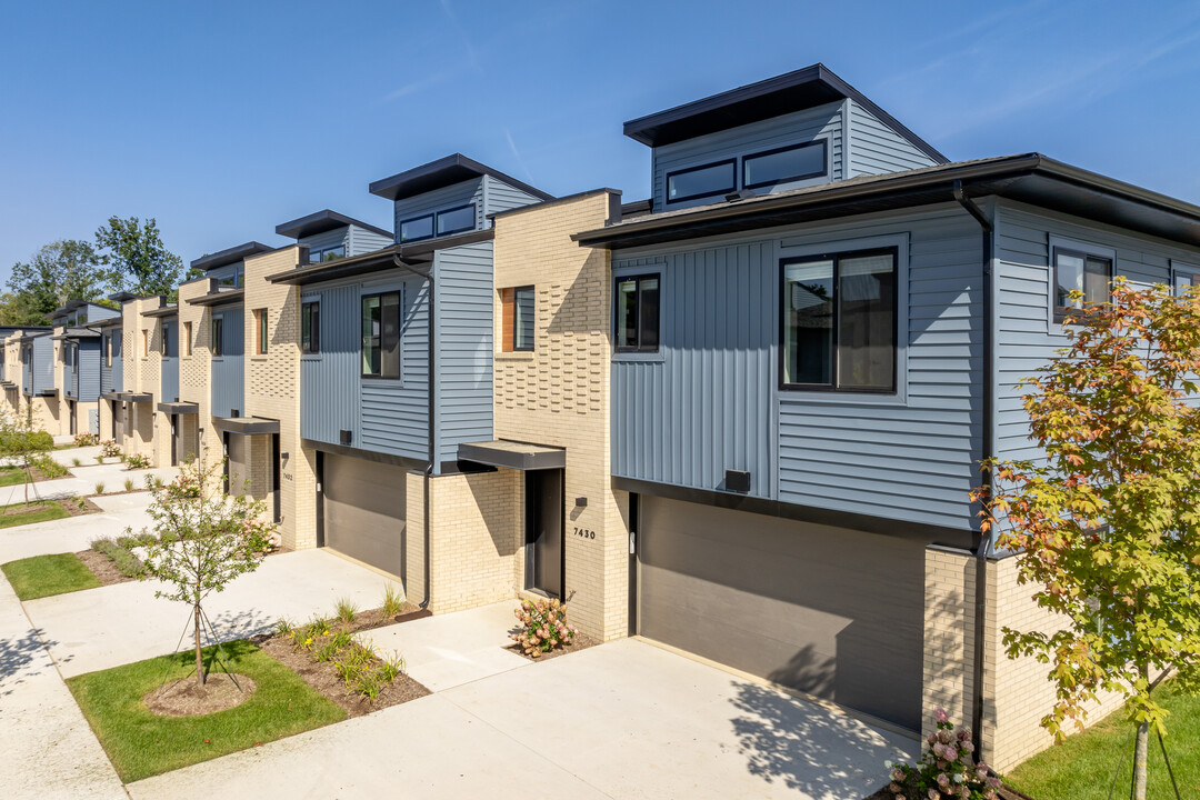 Woodview Commons in Ann Arbor, MI - Building Photo