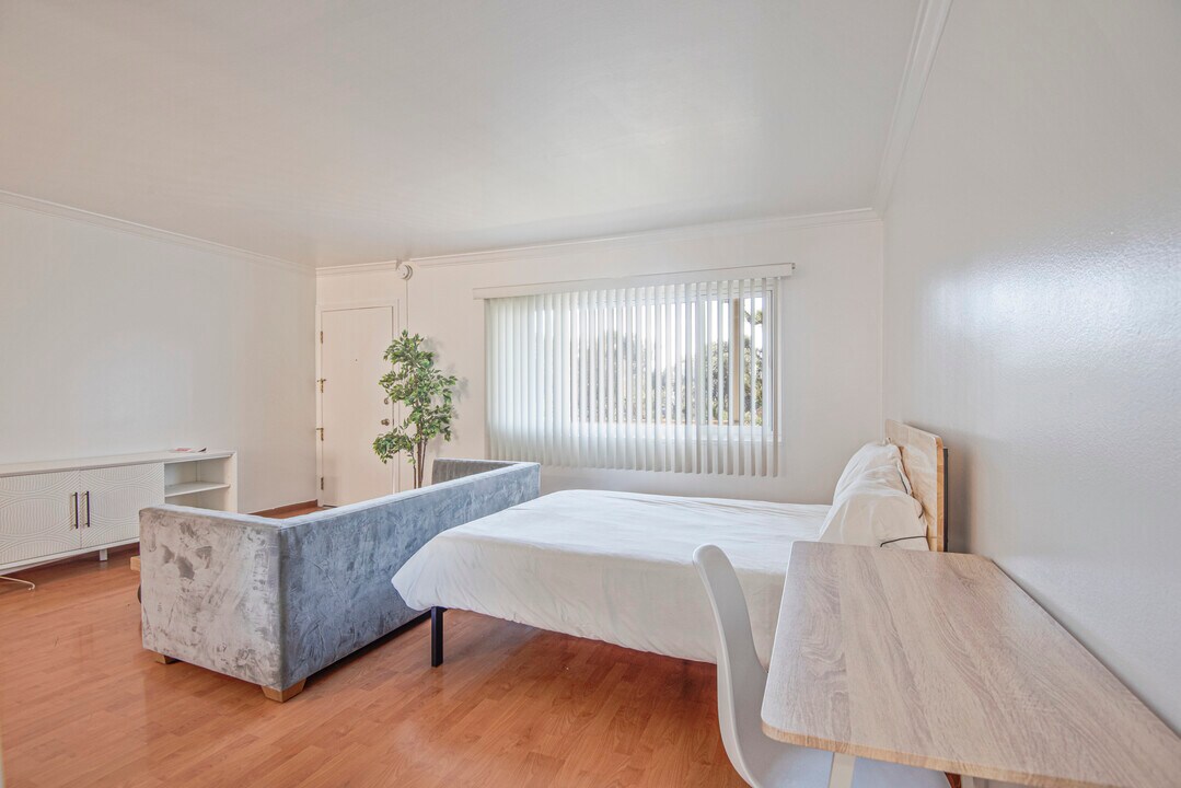 5845 Interceptor St in Los Angeles, CA - Building Photo