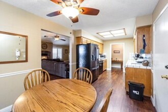 260 W Fremont Ave in Clovis, CA - Building Photo - Building Photo