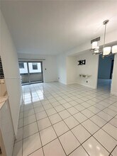 8400 Byron Ave in Miami, FL - Foto de edificio - Building Photo