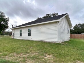 134 Co Rd 6813 in Natalia, TX - Building Photo - Building Photo