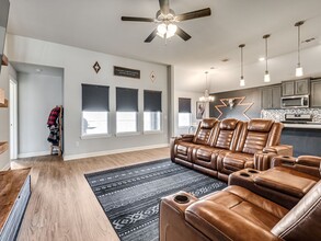 921 Old Frisco Rd in Norman, OK - Building Photo - Building Photo