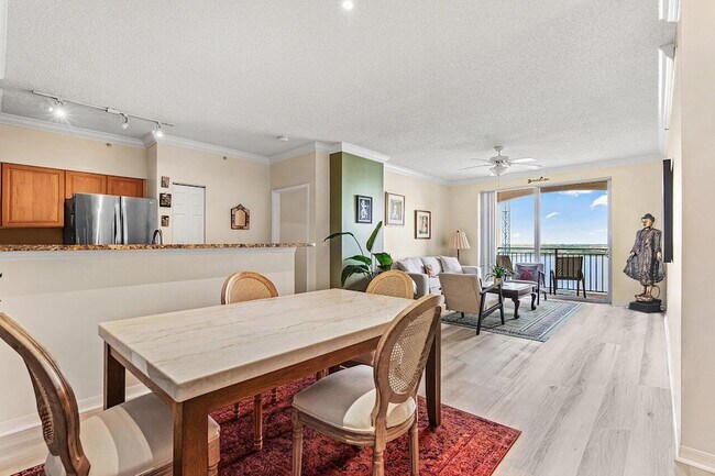 616 Clearwater Park Rd, Unit 1206 in West Palm Beach, FL - Building Photo - Building Photo