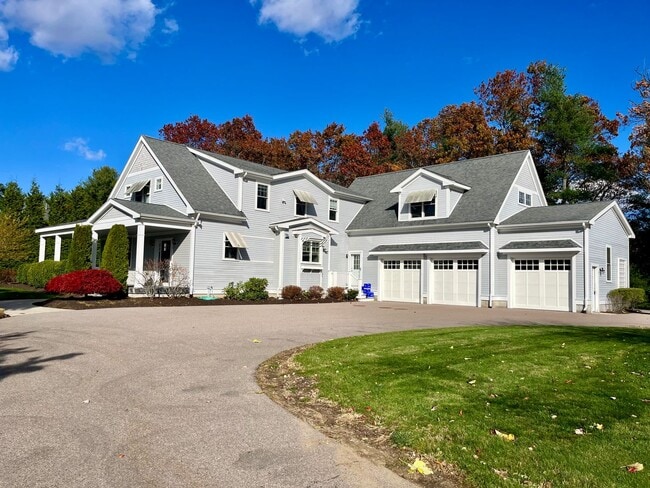 1 Lawton Lane in Foxboro, MA - Building Photo - Building Photo