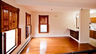 129 Green St, Unit 3 in Syracuse, NY - Foto de edificio - Building Photo