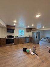 14 N 300 E in Hyrum, UT - Foto de edificio - Building Photo