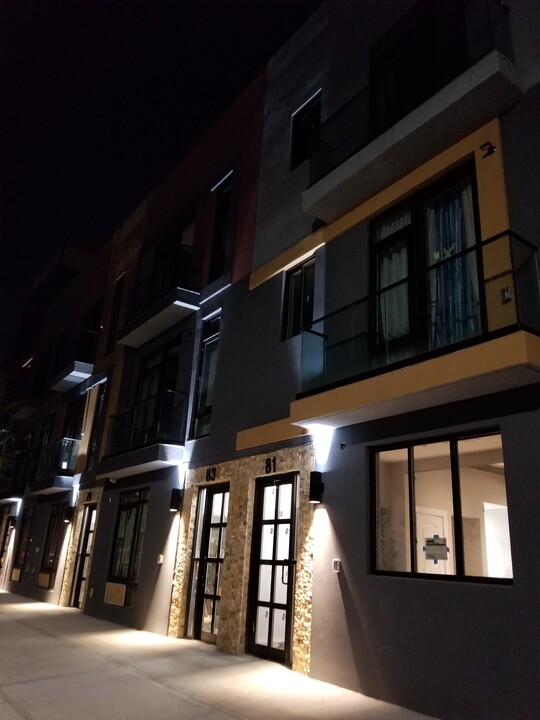 81 Suydam St in Brooklyn, NY - Building Photo