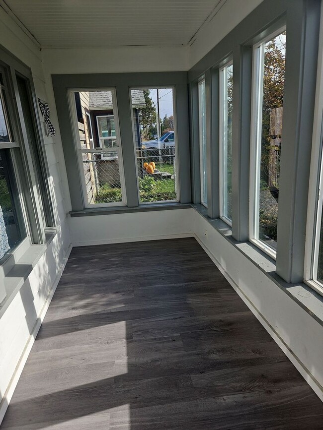 property at 3023 Aberdeen Ave