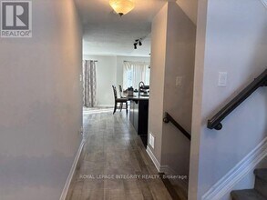 521 Honeylocust Ave in Ottawa, ON - Building Photo - Building Photo