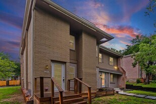 6401 Chimney Creek Cir in Austin, TX - Building Photo