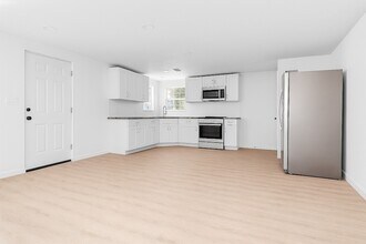 16016 Green Manor Dr, Unit A in Humble, TX - Foto de edificio - Building Photo