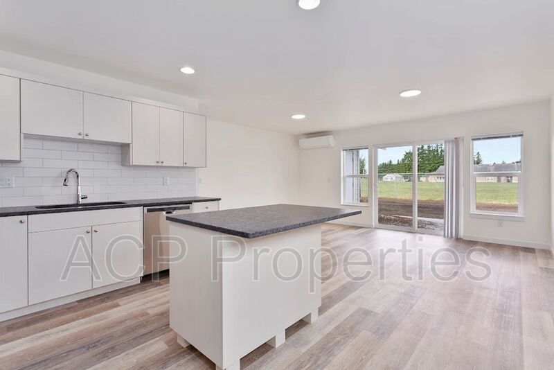 2261 Currant St in Lynden, WA - Building Photo