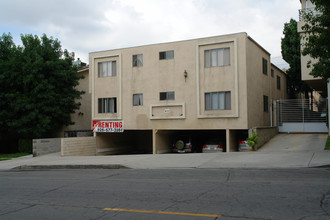 611 E Verdugo Ave in Burbank, CA - Foto de edificio - Building Photo