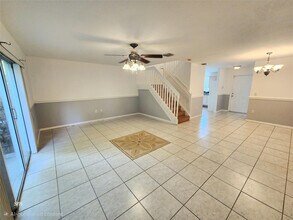 119 Hidden Ct Rd in Hollywood, FL - Building Photo - Building Photo
