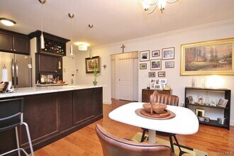 1374 Midland Ave in Yonkers, NY - Building Photo - Building Photo