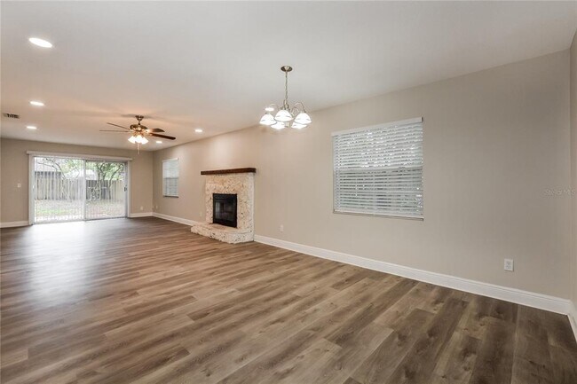 25501 Troon Ave in Sorrento, FL - Building Photo - Building Photo