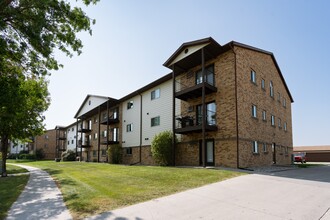 Auburn II in Fargo, ND - Building Photo - Building Photo