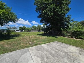2091 Avenue H E in West Palm Beach, FL - Building Photo - Building Photo
