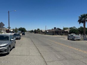 3025 E Missouri Ave in El Paso, TX - Building Photo - Building Photo