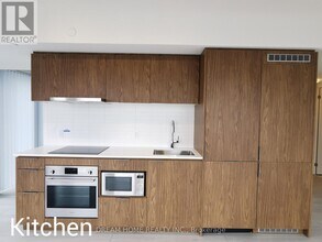 60 Shuter St in Toronto, ON - Building Photo - Building Photo