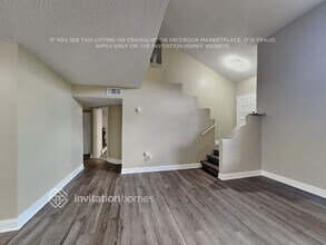 10420 SW 67th St in Miami, FL - Foto de edificio - Building Photo