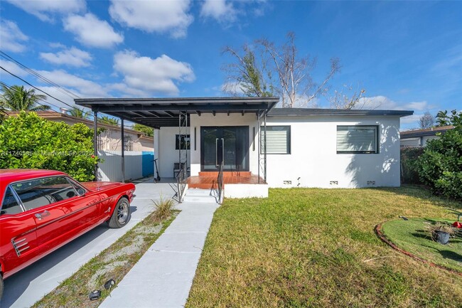 6551 SW 32nd St in Miami, FL - Building Photo - Building Photo