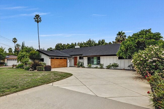 16517 Hartsook St in Los Angeles, CA - Building Photo - Building Photo