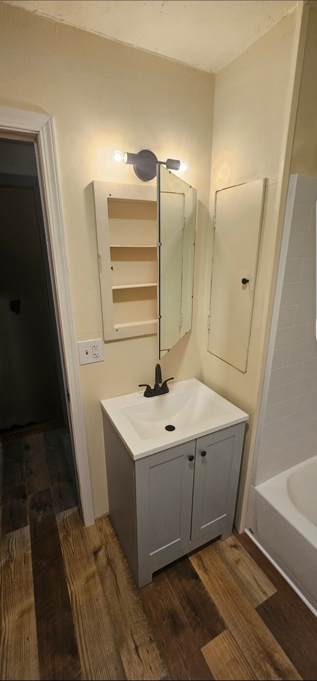 1548 NW Eden St in Roseburg, OR - Building Photo - Building Photo