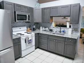 1453 Hendren Dr in Orlando, FL - Building Photo - Building Photo