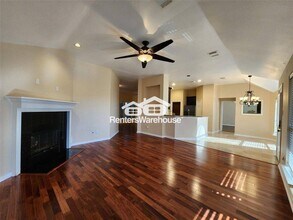 1359 Coleman Boylan Dr in League City, TX - Foto de edificio - Building Photo