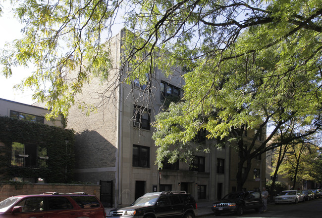 3738 N Pine Grove Ave in Chicago, IL - Building Photo - Building Photo