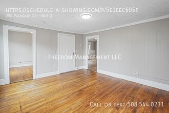 250 Pleasant St in Worcester, MA - Building Photo - Building Photo