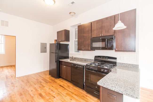 1704 W Sunnyside Ave, Unit 3 in Chicago, IL - Foto de edificio - Building Photo