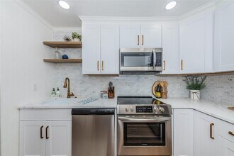 5175 Coquina Key Dr SE in St. Petersburg, FL - Building Photo - Building Photo