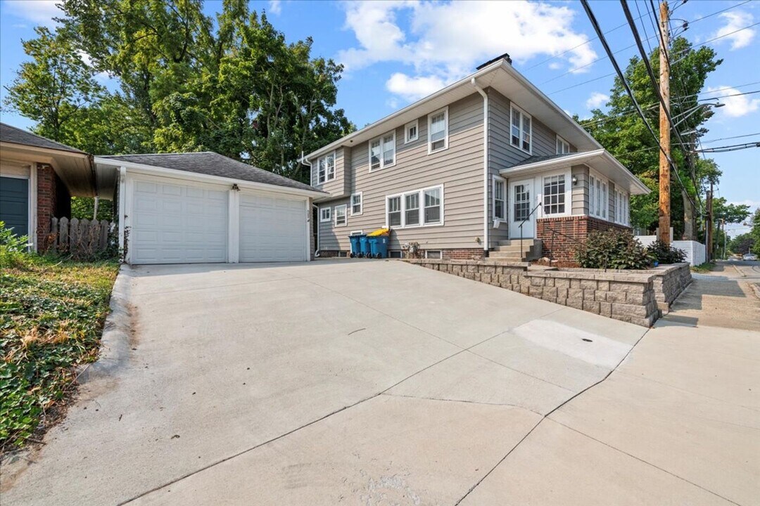 527-527 E 52nd St in Indianapolis, IN - Building Photo