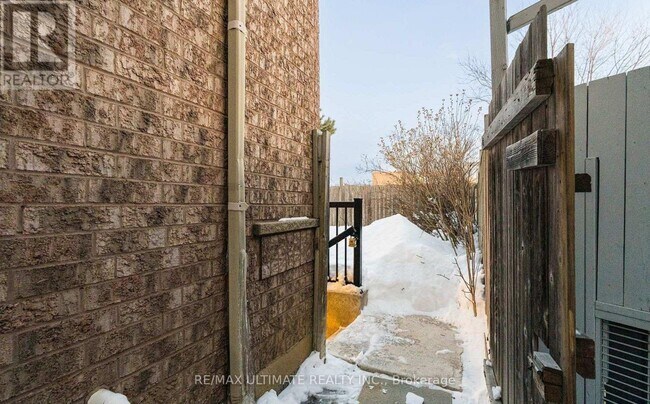 21 Sewells Ln in Brampton, ON - Building Photo - Building Photo