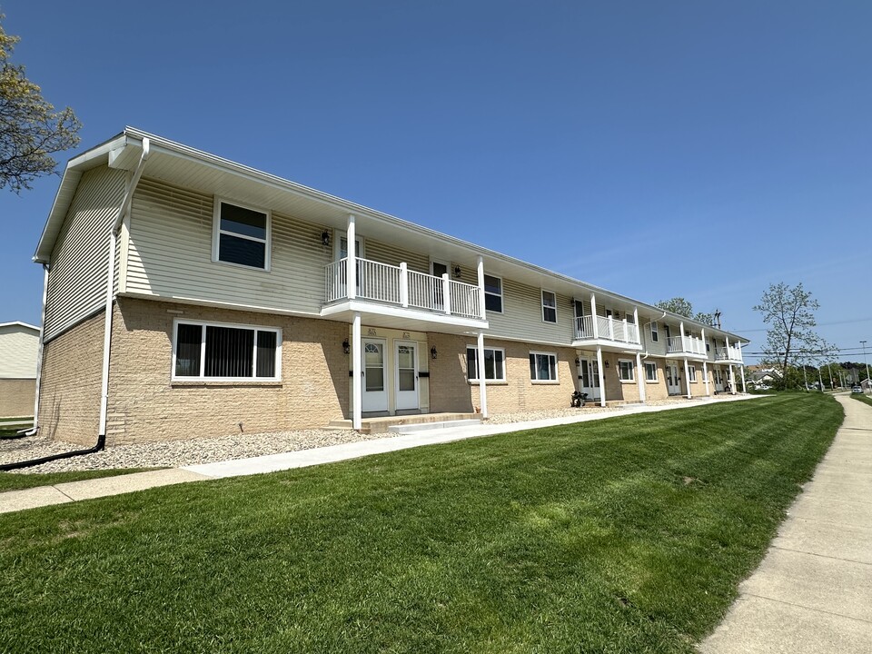 Willow Trail in Menomonee Falls, WI - Foto de edificio